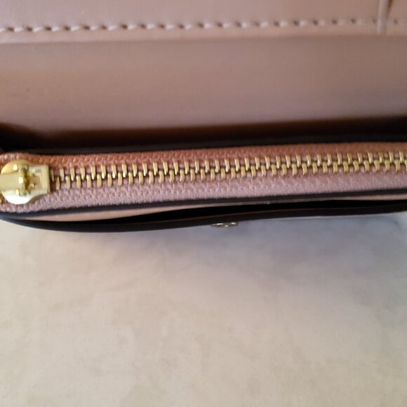 Coach Essential Slim Card Case in Gold /Buff - Picture 4 of 5